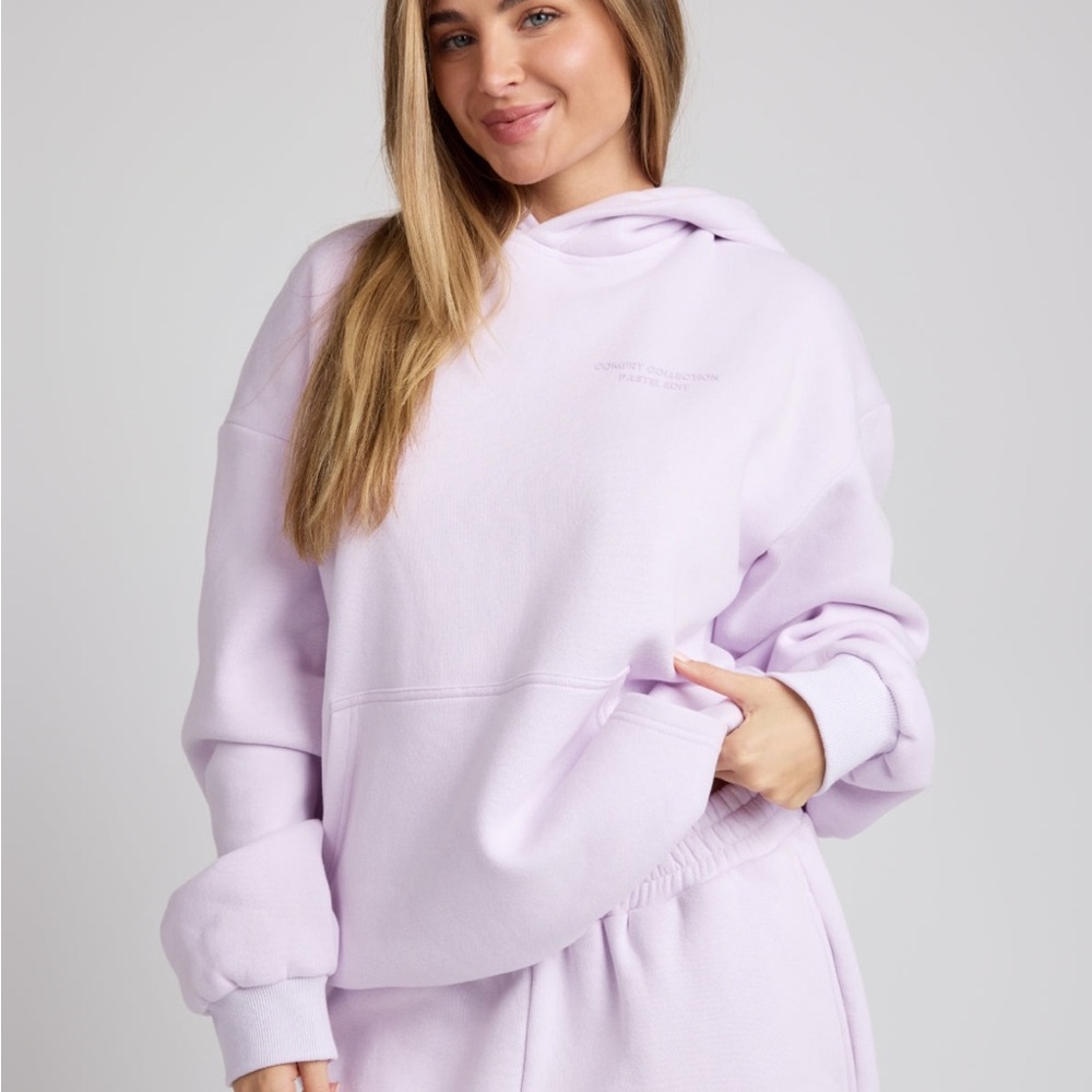 Relaxed Lavender Hoodie with Subtle Logo Detail